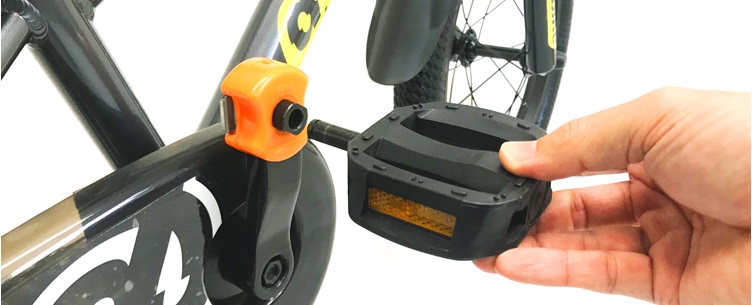 ディーバイクマスターはペダルも簡単に装着できるクイックテックが装備されている