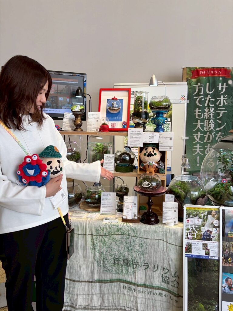 命の循環を表す再生仏具の苔テラリウム