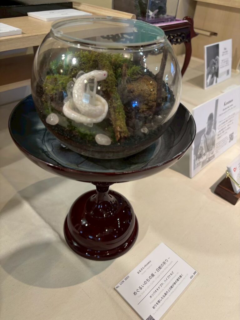 竹田城跡で展示された白蛇の祈り作品