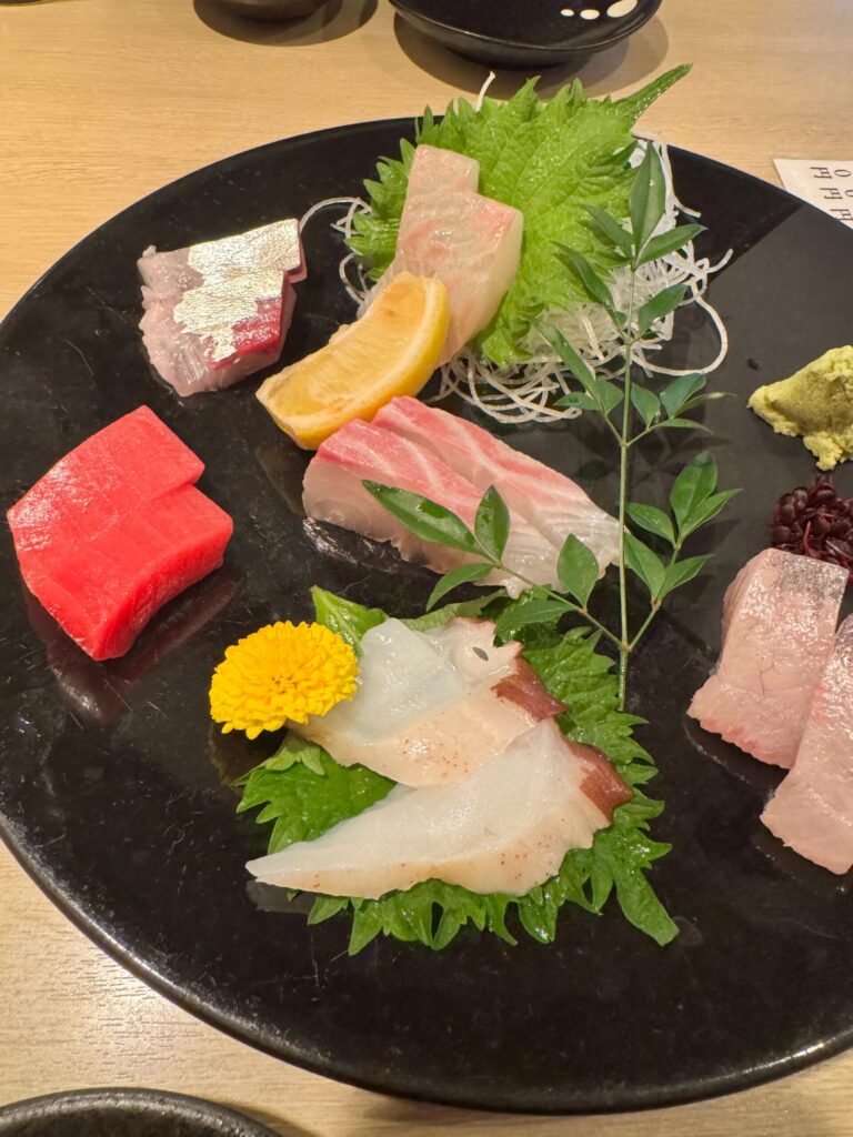 お刺身の盛り合わせ（魚処でぶさん）